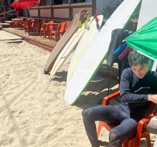 Aluno na escola de surf